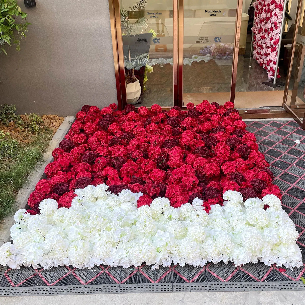 Wholesale Cloth Base Artificial Rose Flower Wall Background Wedding Decoration Sign-in Flower Row for Reception Flower Wall